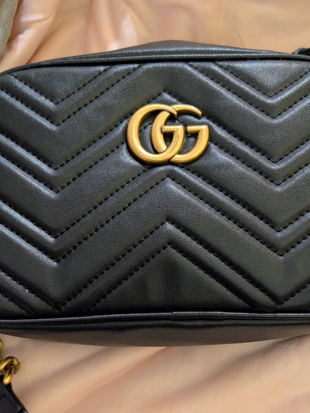 Gucci-Black Matelassé Chevron Leather-Maramont Camera  Bag